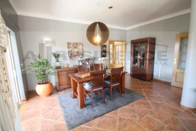 Moradia T4 para Venda em Albufeira e Olhos de Água