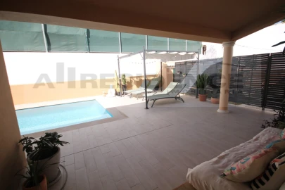 Moradia T4 para Venda em Albufeira e Olhos de Água