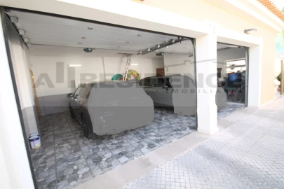 Moradia T4 para Venda em Albufeira e Olhos de Água