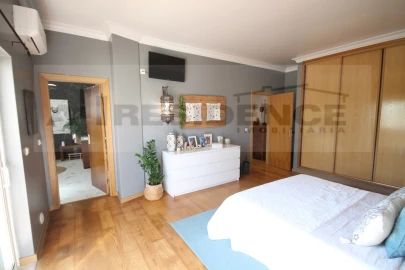 Moradia T4 para Venda em Albufeira e Olhos de Água
