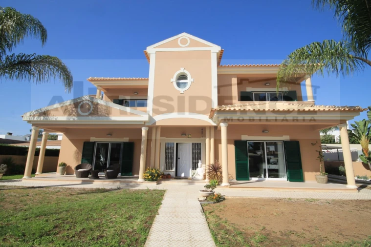 Moradia T4 para Venda em Albufeira e Olhos de Água Foto 2