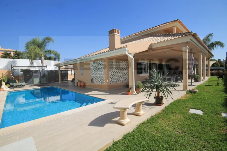 Moradia T4 para Venda em Albufeira e Olhos de Água Foto 7