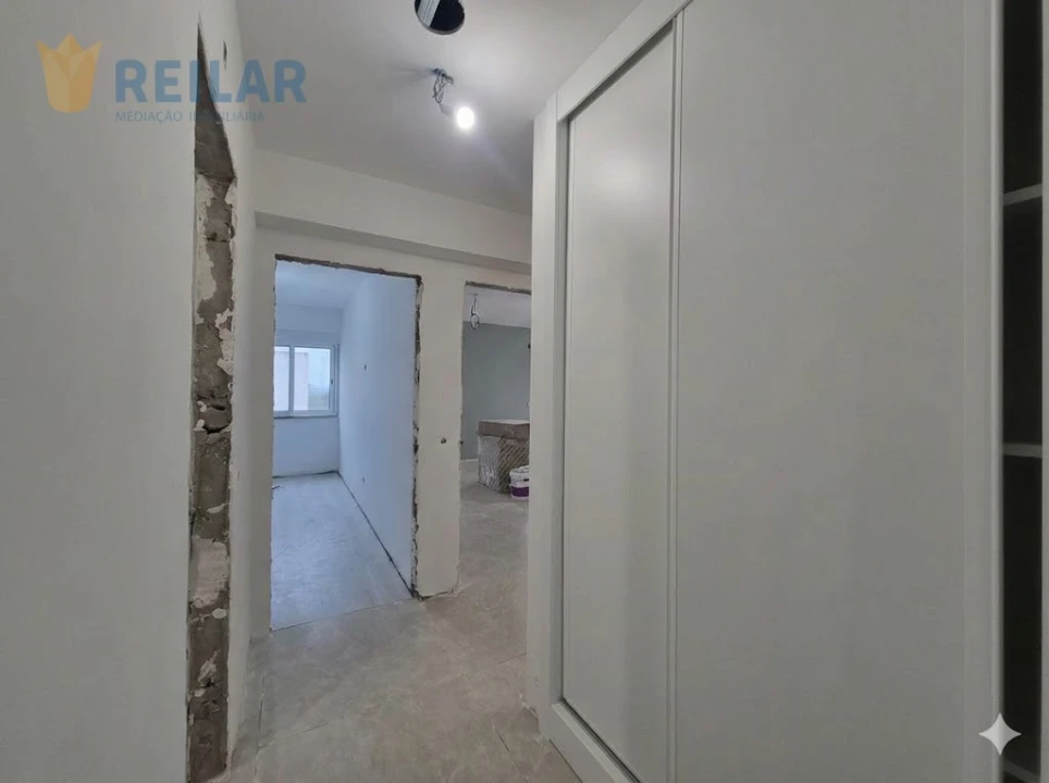Apartamento T2 para Venda em Carregado e Cadafais Foto 4