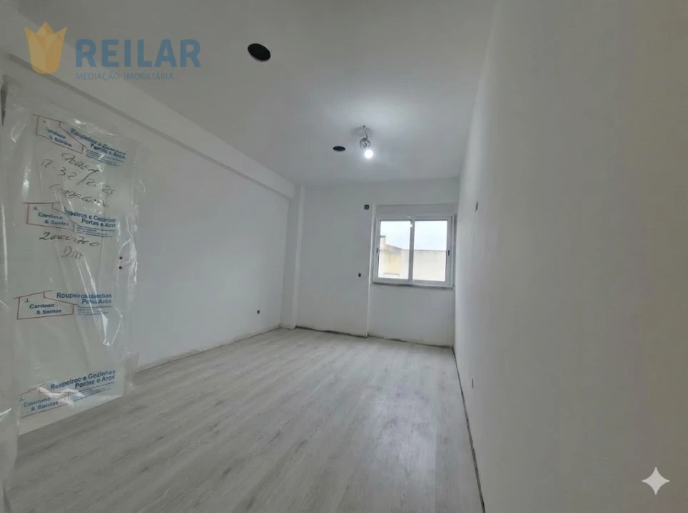 Apartamento T2 para Venda em Carregado e Cadafais Foto 7