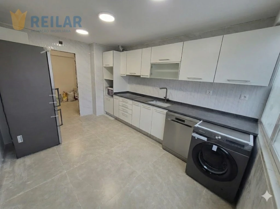Apartamento T2 para Venda em Carregado e Cadafais Foto 1