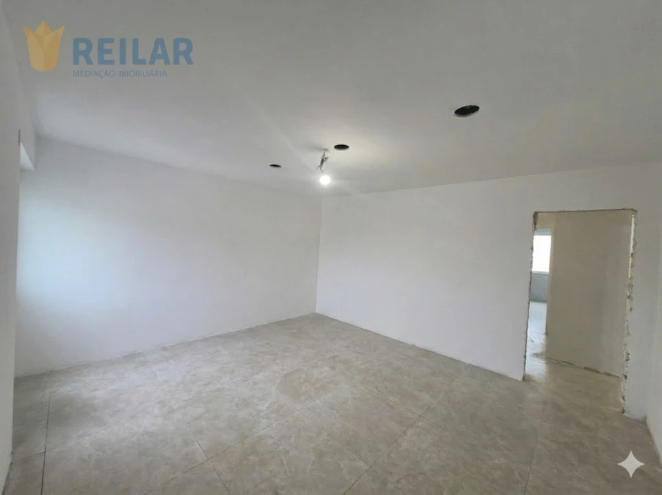 Apartamento T2 para Venda em Carregado e Cadafais Foto 9