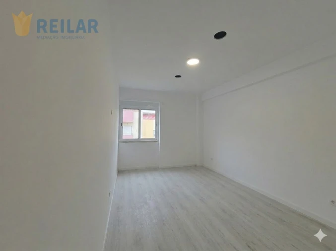 Apartamento T2 para Venda em Carregado e Cadafais Foto 8