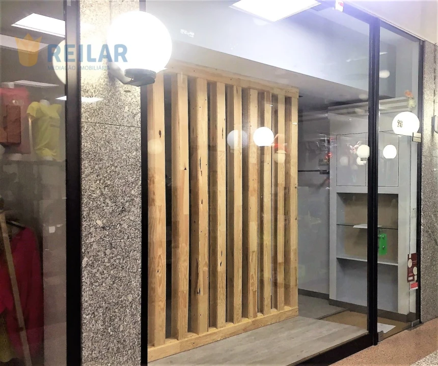 Loja para Arrendamento em Alverca do Ribatejo e Sobralinho Foto 2