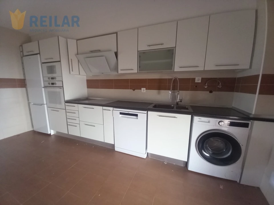 Apartamento T4 para Venda em Castanheira do Ribatejo e Cachoeiras Foto 8