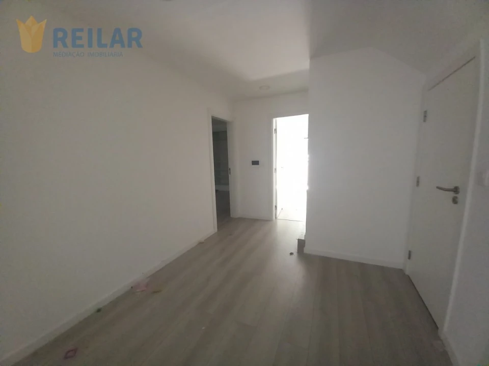 Apartamento T4 para Venda em Castanheira do Ribatejo e Cachoeiras Foto 10