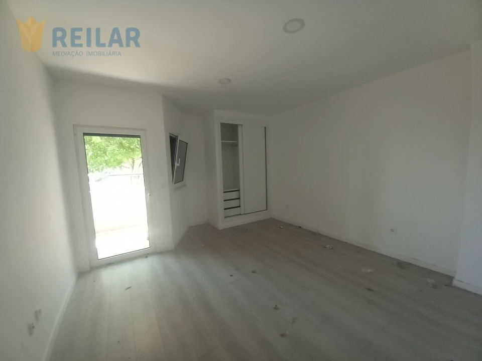 Apartamento T4 para Venda em Castanheira do Ribatejo e Cachoeiras Foto 17