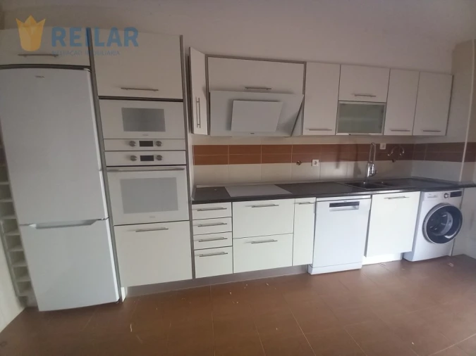 Apartamento T4 para Venda em Castanheira do Ribatejo e Cachoeiras