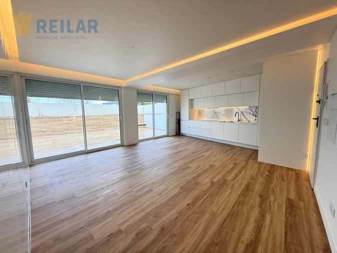 Apartamento T3 para Venda em Santa Iria de Azoia, São João da Talha e Bobadela Foto 1