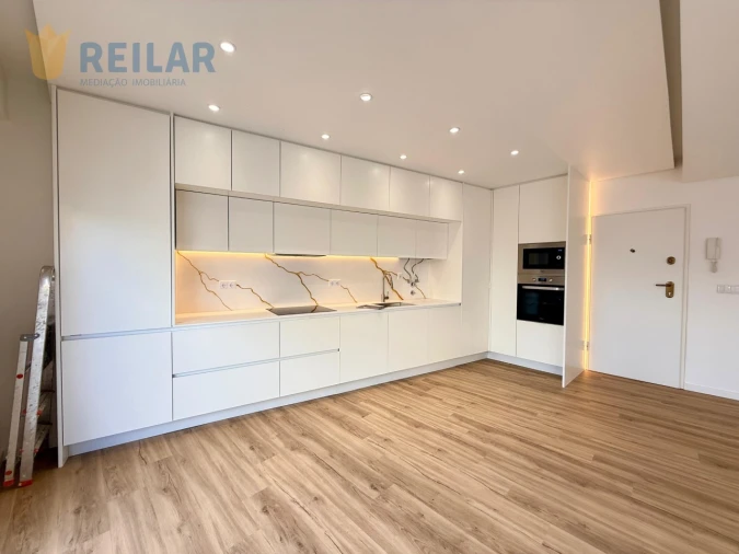 Apartamento T3 para Venda em Santa Iria de Azoia, São João da Talha e Bobadela Foto 2