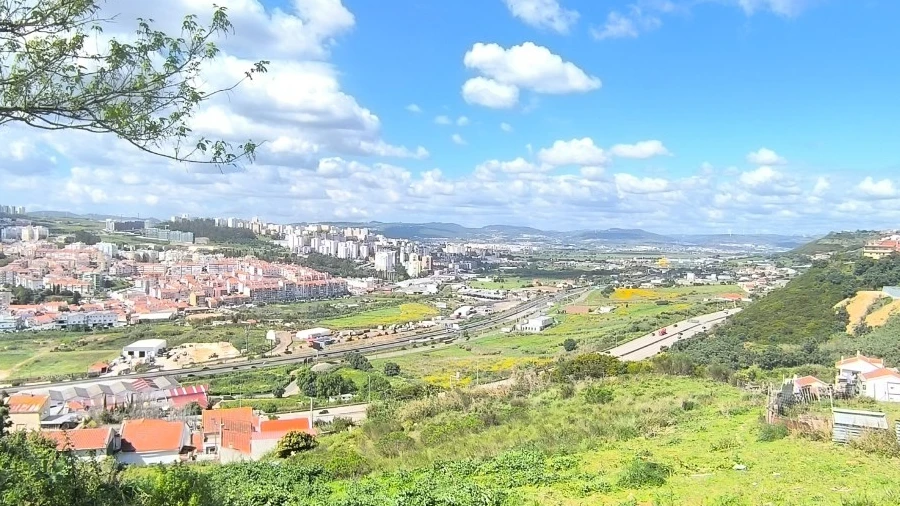 Terreno para Venda em Póvoa de Santo Adrião e Olival Basto