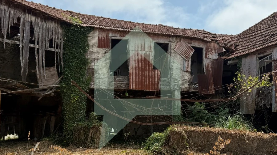 Moradia para Venda em Vila Cova e Feitos