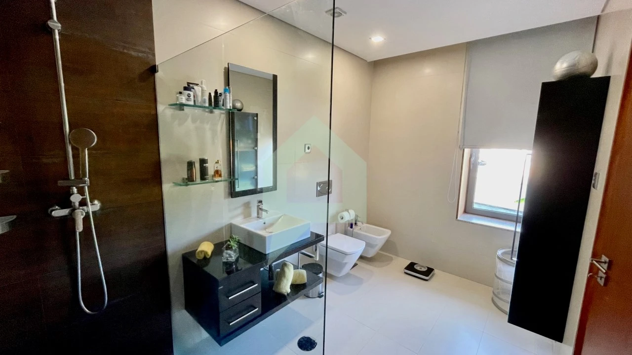 Moradia T4 para Venda em Carapeços Foto 18