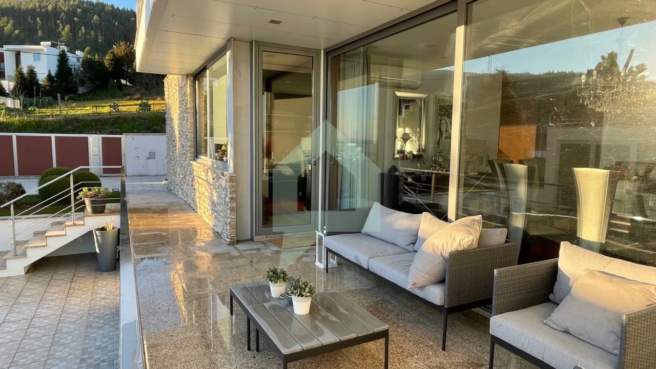 Moradia T4 para Venda em Carapeços Foto 22