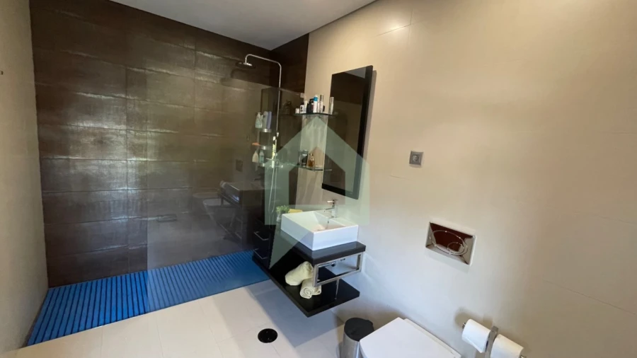 Moradia T4 para Venda em Carapeços Foto 16