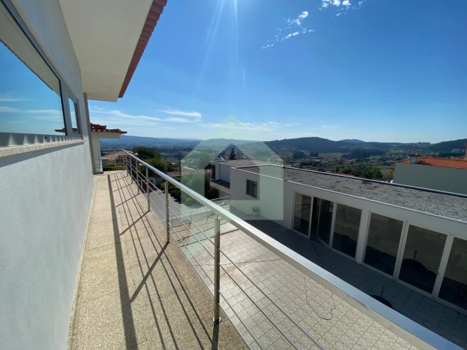 Moradia T4 para Venda em Carapeços Foto 31