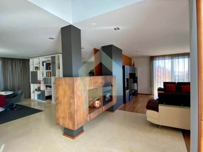 Moradia T4 para Venda em Carapeços Foto 42