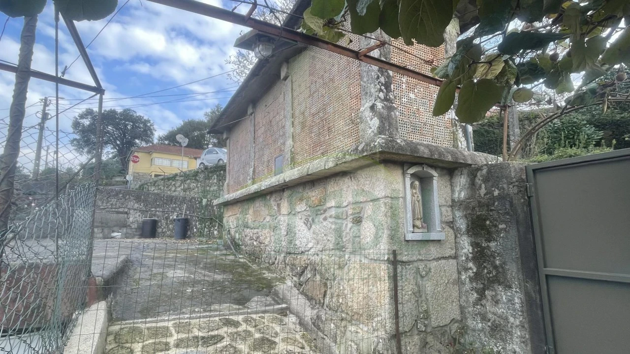 Moradia T6 para Venda em Sapardos Foto 3