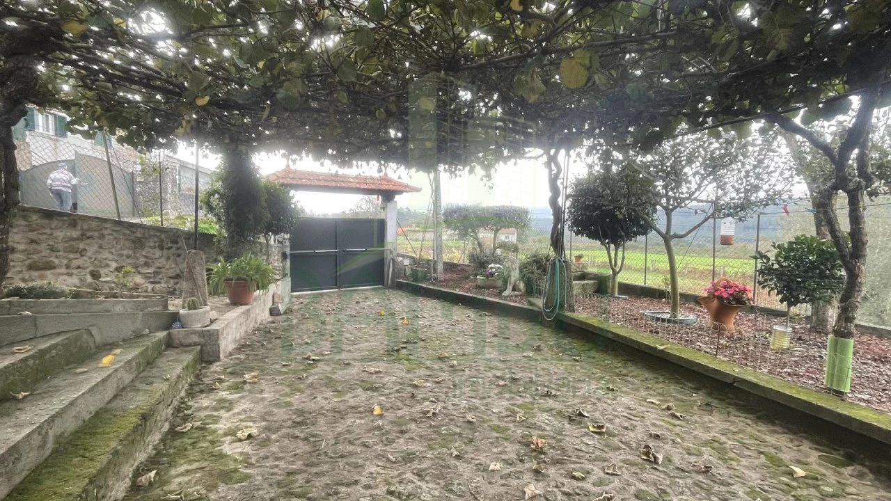 Moradia T6 para Venda em Sapardos Foto 4