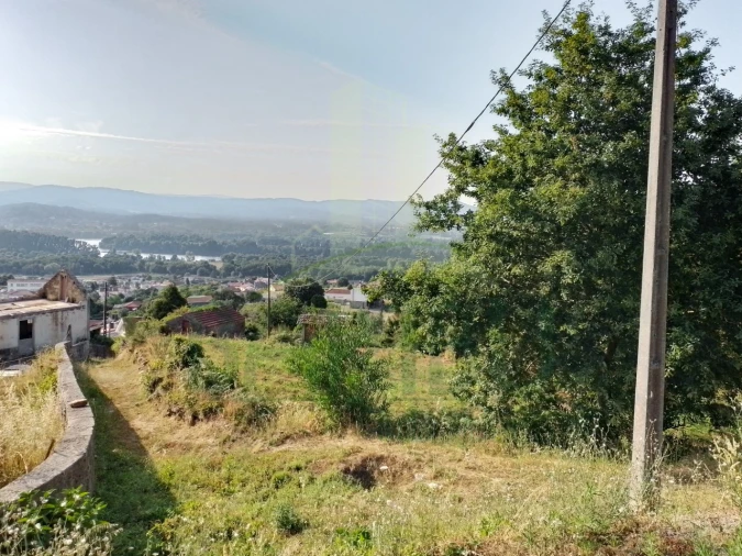 Terreno para Venda em Gondarem Foto 1