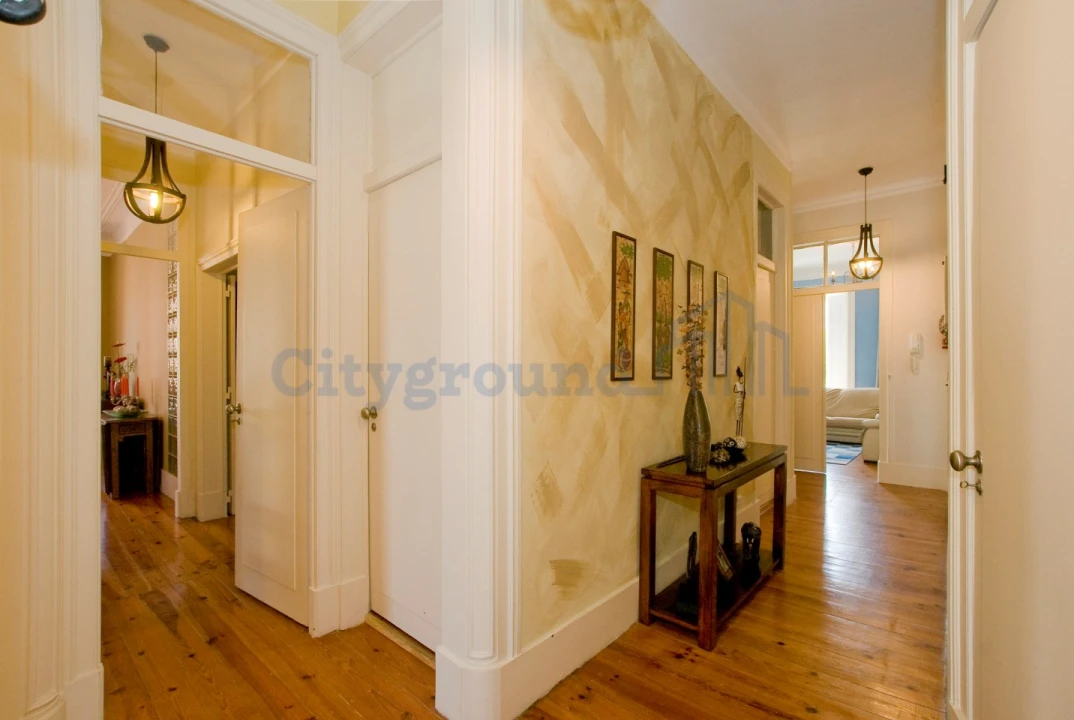 Apartamento T6 para Venda em Arroios Foto 9