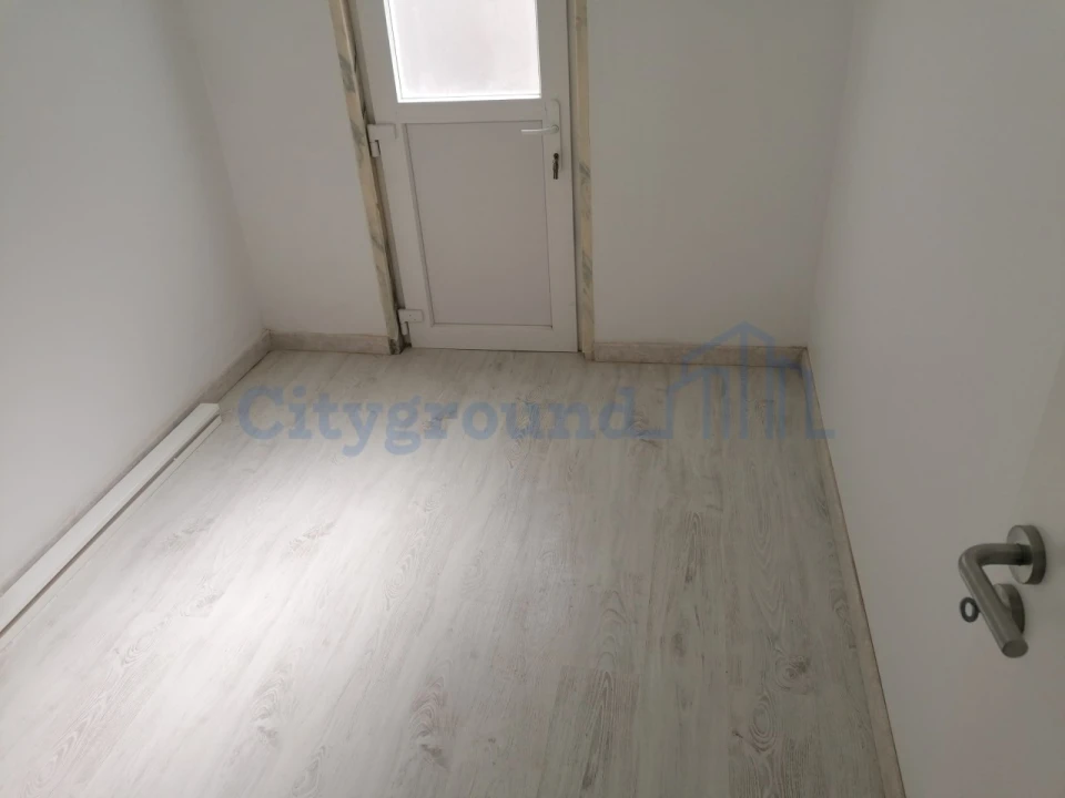 Moradia T9 para Venda em Ajuda Foto 7