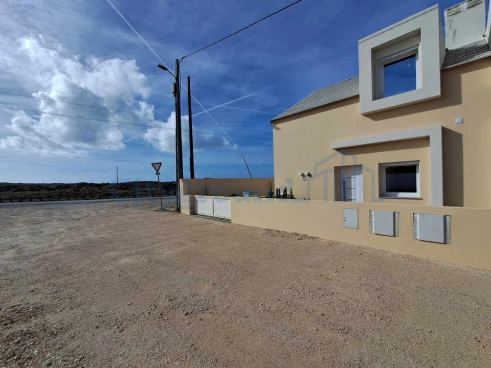 Moradia T2 para Venda em Atouguia da Baleia Foto 2