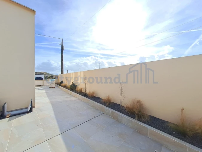 Moradia T2 para Venda em Atouguia da Baleia Foto 18