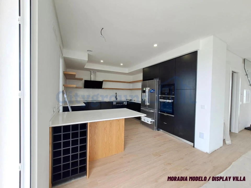 Moradia T4 para Venda em Atouguia da Baleia Foto 3