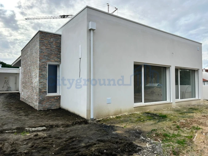 Moradia T4 para Venda em Leiria, Pousos, Barreira e Cortes Foto 3
