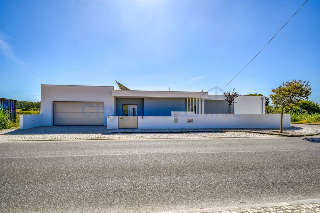 Moradia T4 para Venda em Nadadouro Foto 3