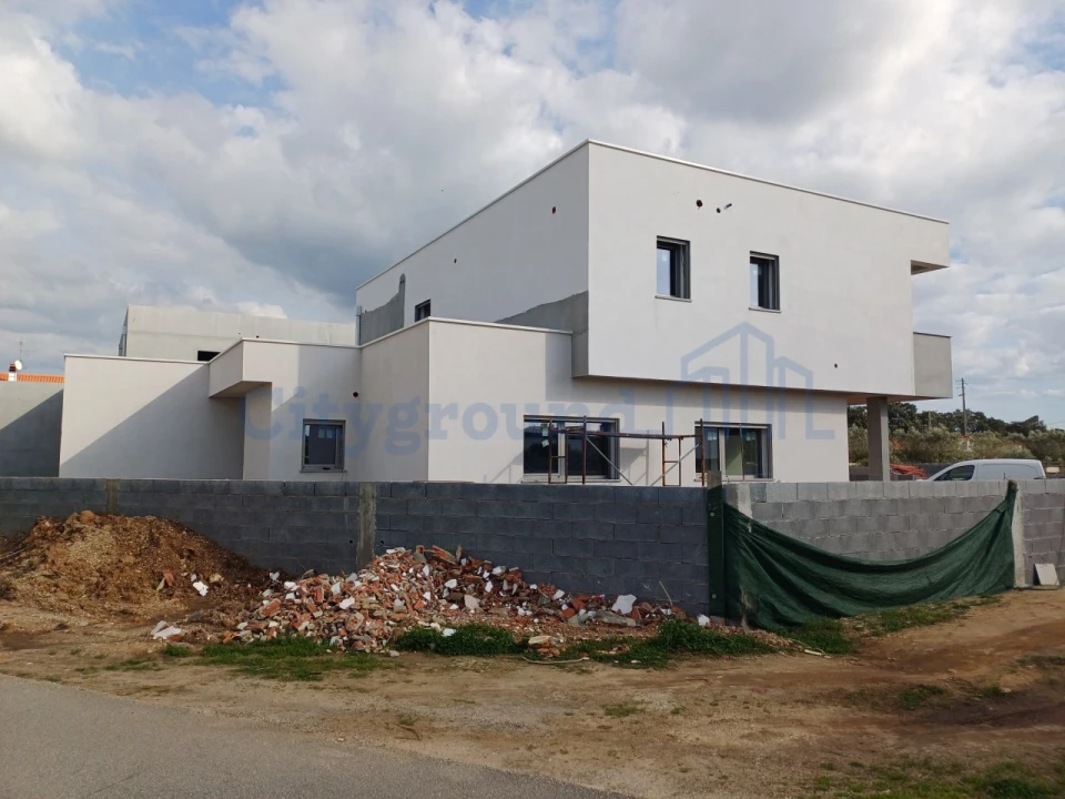 Moradia T4 para Venda em Batalha Foto 4