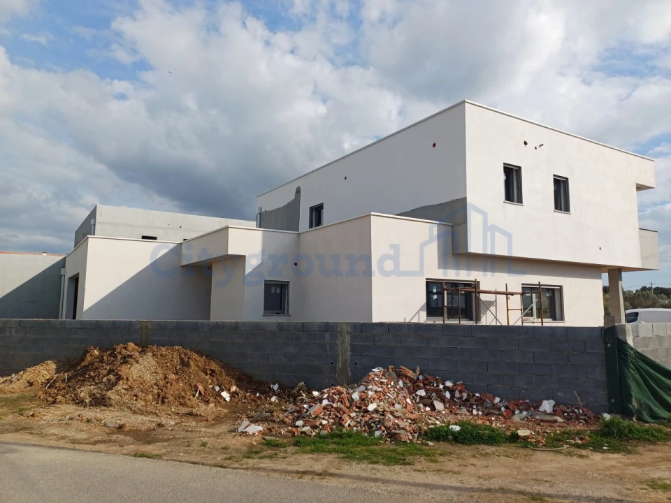 Moradia T4 para Venda em Batalha Foto 3