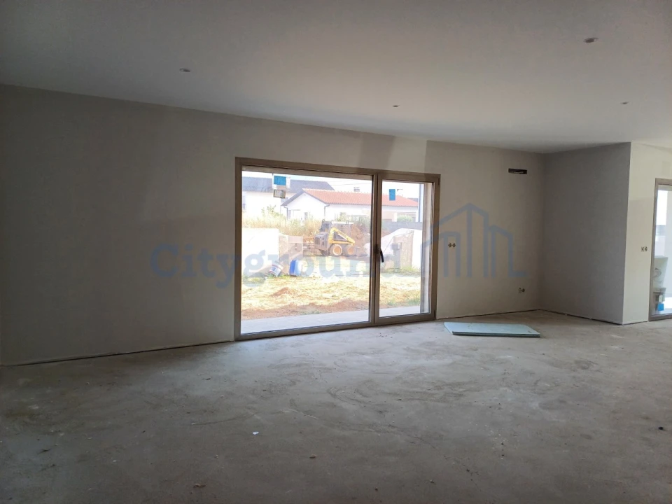 Moradia T4 para Venda em Batalha Foto 11