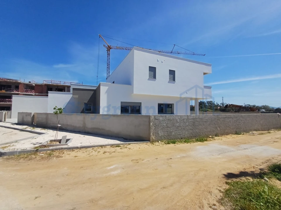 Moradia T4 para Venda em Batalha Foto 32
