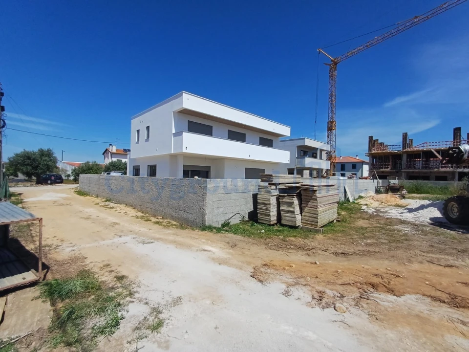Moradia T4 para Venda em Batalha Foto 34