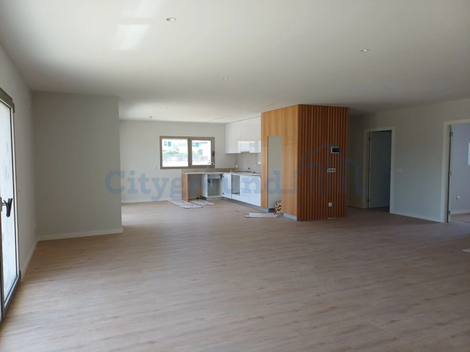 Moradia T4 para Venda em Batalha Foto 11