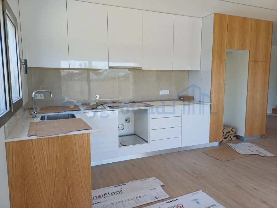 Moradia T4 para Venda em Batalha Foto 13