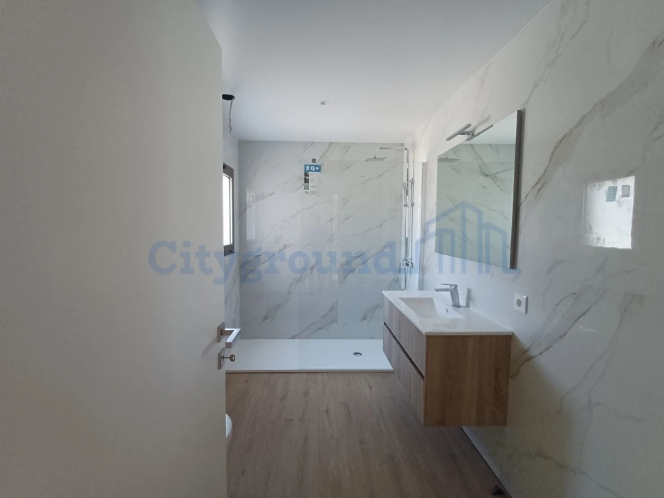 Moradia T4 para Venda em Batalha Foto 15