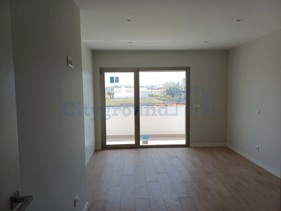Moradia T4 para Venda em Batalha Foto 24
