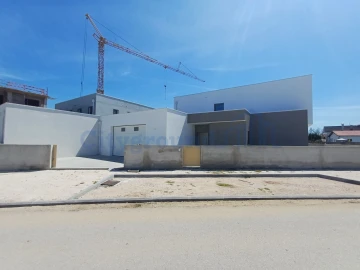 Moradia T4 para Venda em Batalha