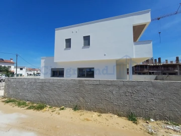 Moradia T4 para Venda em Batalha