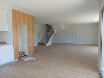 Moradia T4 para Venda em Batalha