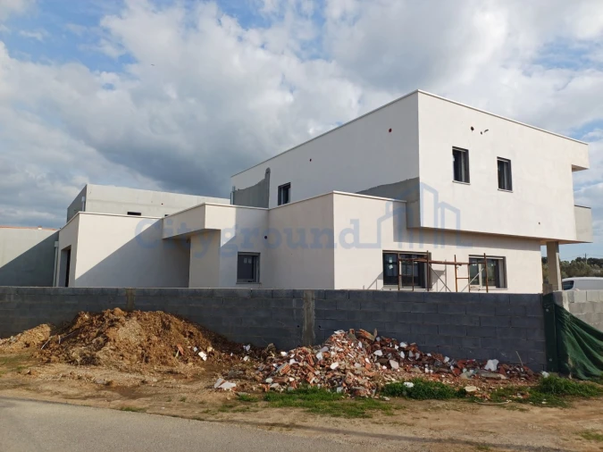 Moradia T4 para Venda em Batalha Foto 3