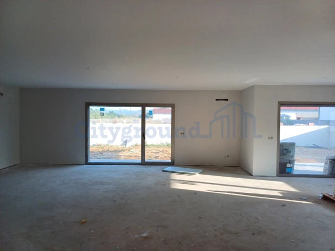 Moradia T4 para Venda em Batalha Foto 12