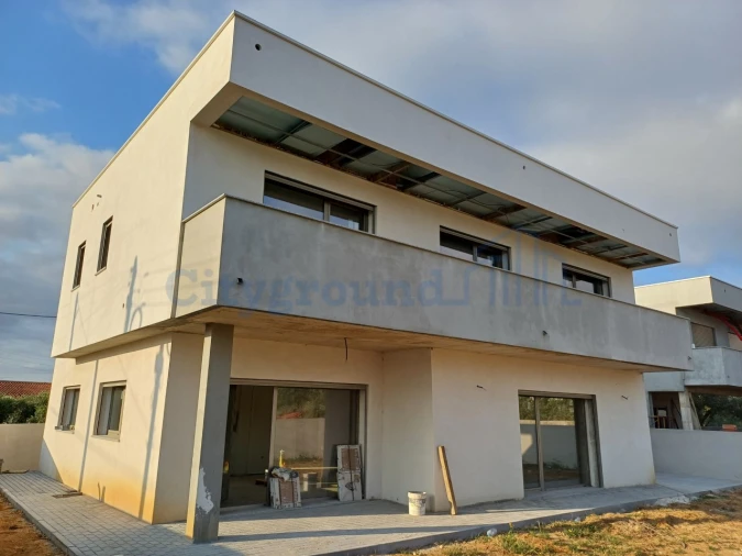 Moradia T4 para Venda em Batalha Foto 39